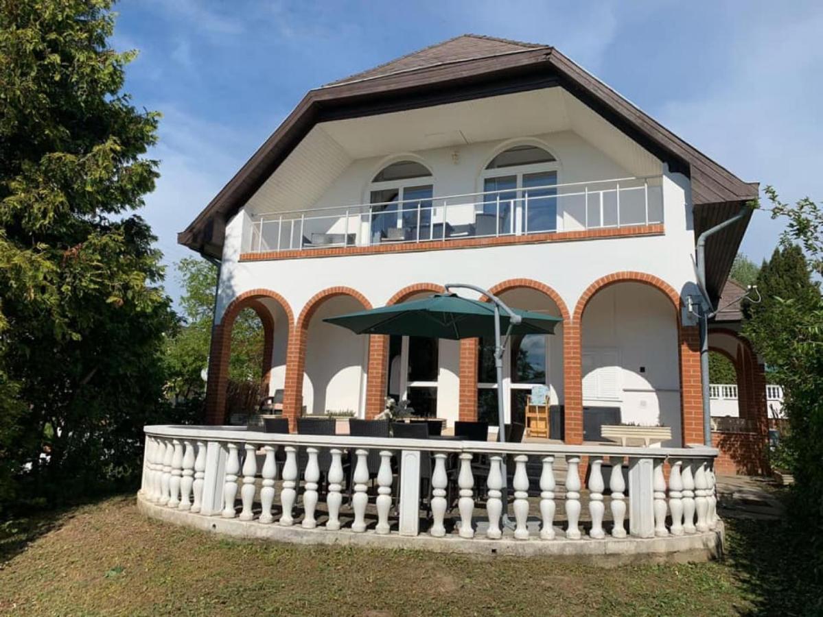 Landhaus Toereki Mit Pool Шиофок Экстерьер фото